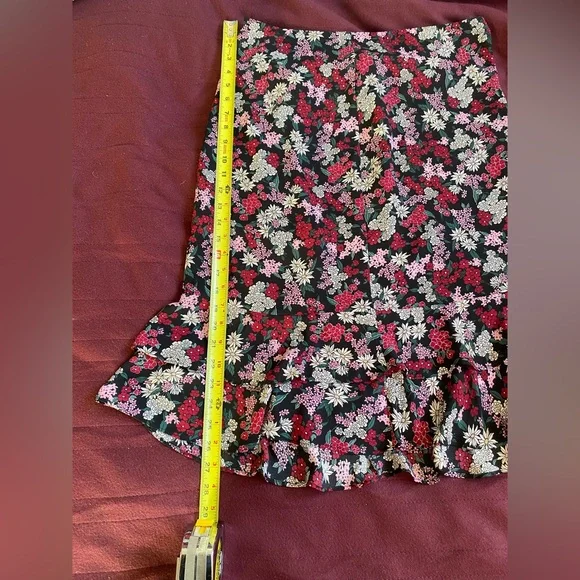 Ann Taylor Factory Japanese Inspired Floral Women's Skirt - Red and Black - Picture 5 of 7